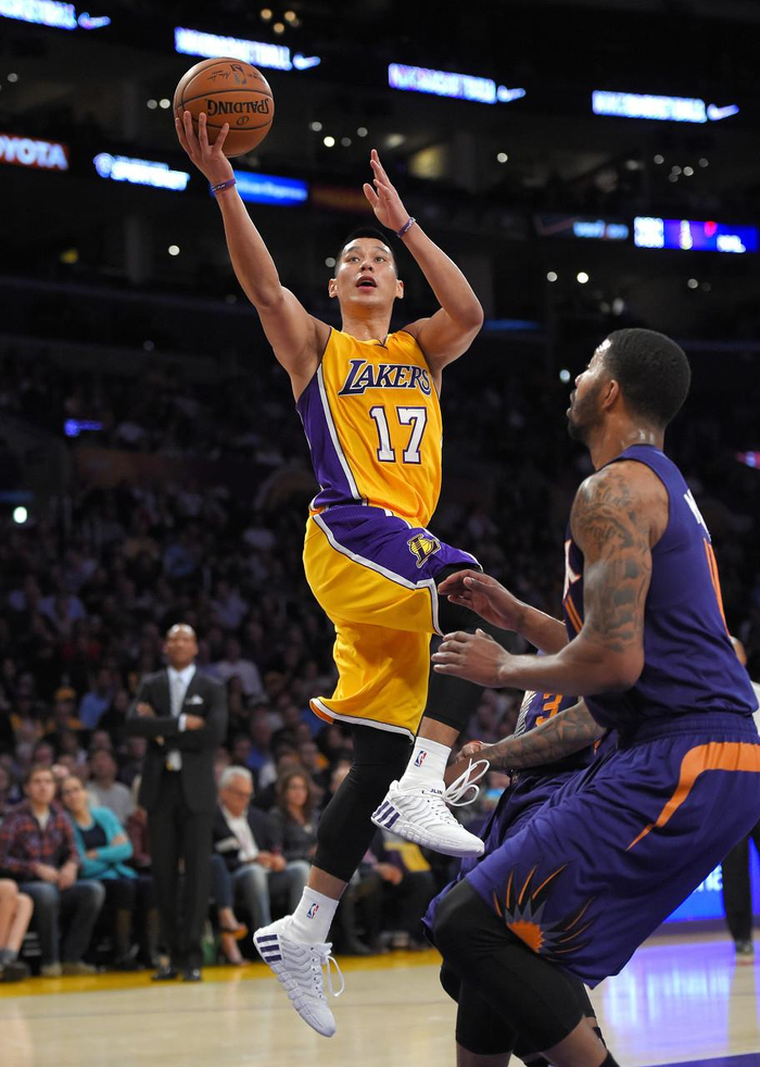 老鹰擒小牛，林书豪砍下27分的简单介绍